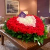 Arreglo floral de condolencias amiga en homenaje respetuoso