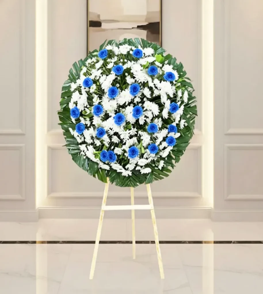 Condolencias para un amigo con corona fúnebre de rosas azules elegante
