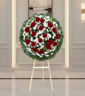 Corona para difuntos con flores frescas en diseño fúnebre elegante