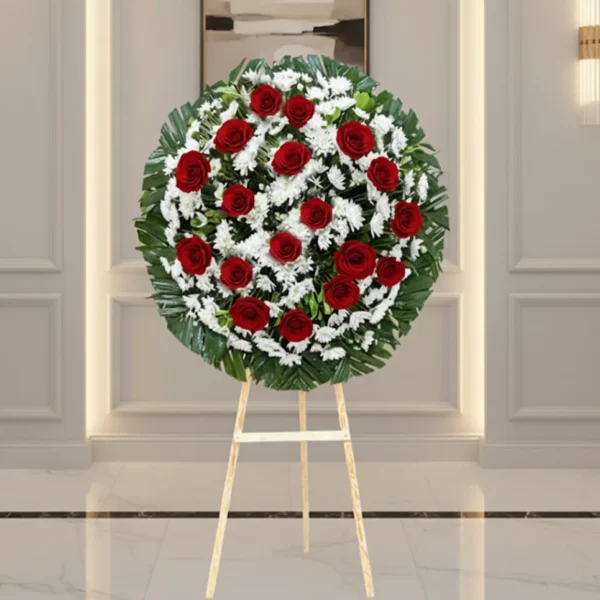 Corona para difuntos con flores frescas en diseño fúnebre elegante