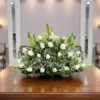 Nuestras flores para velorio con rosas blancas son un gesto delicado y respetuoso para honrar la memoria de un ser querido