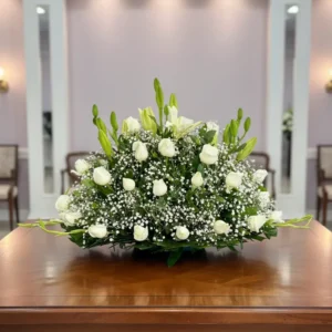flores-para-velorio Nuestras flores para velorio con rosas blancas son un gesto delicado y respetuoso para honrar la memoria de un ser querido