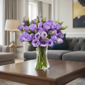 Luto flores de pésame con lisianthus morado en arreglo floral elegante